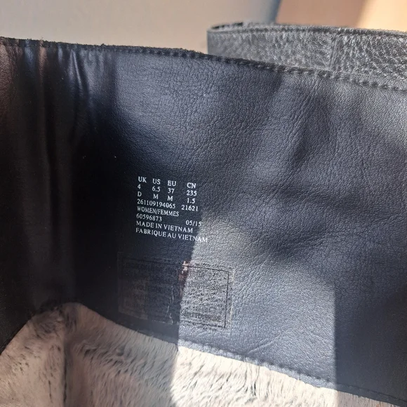 Clarks Black Leather Winter Boots - Picture 7 of 7